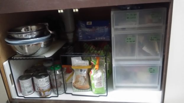 パン作りが趣味の夫を持つと 無印のポリプロピレンケースがシンク下収納に超優秀 Habit Magazine