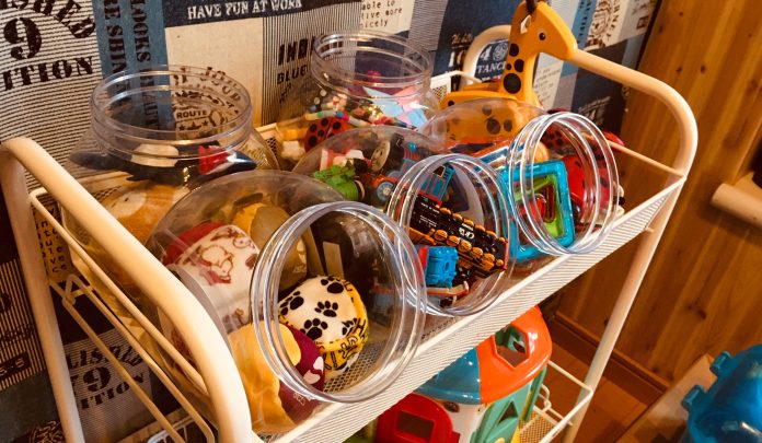 セリアの透明キャニスターはおもちゃとお菓子を可愛く収納できるママの救世主 Habit Magazine