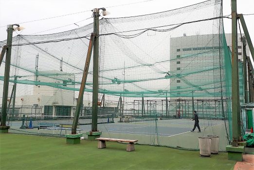 コナミスポーツクラブのテニススクールのテニスコートの写真